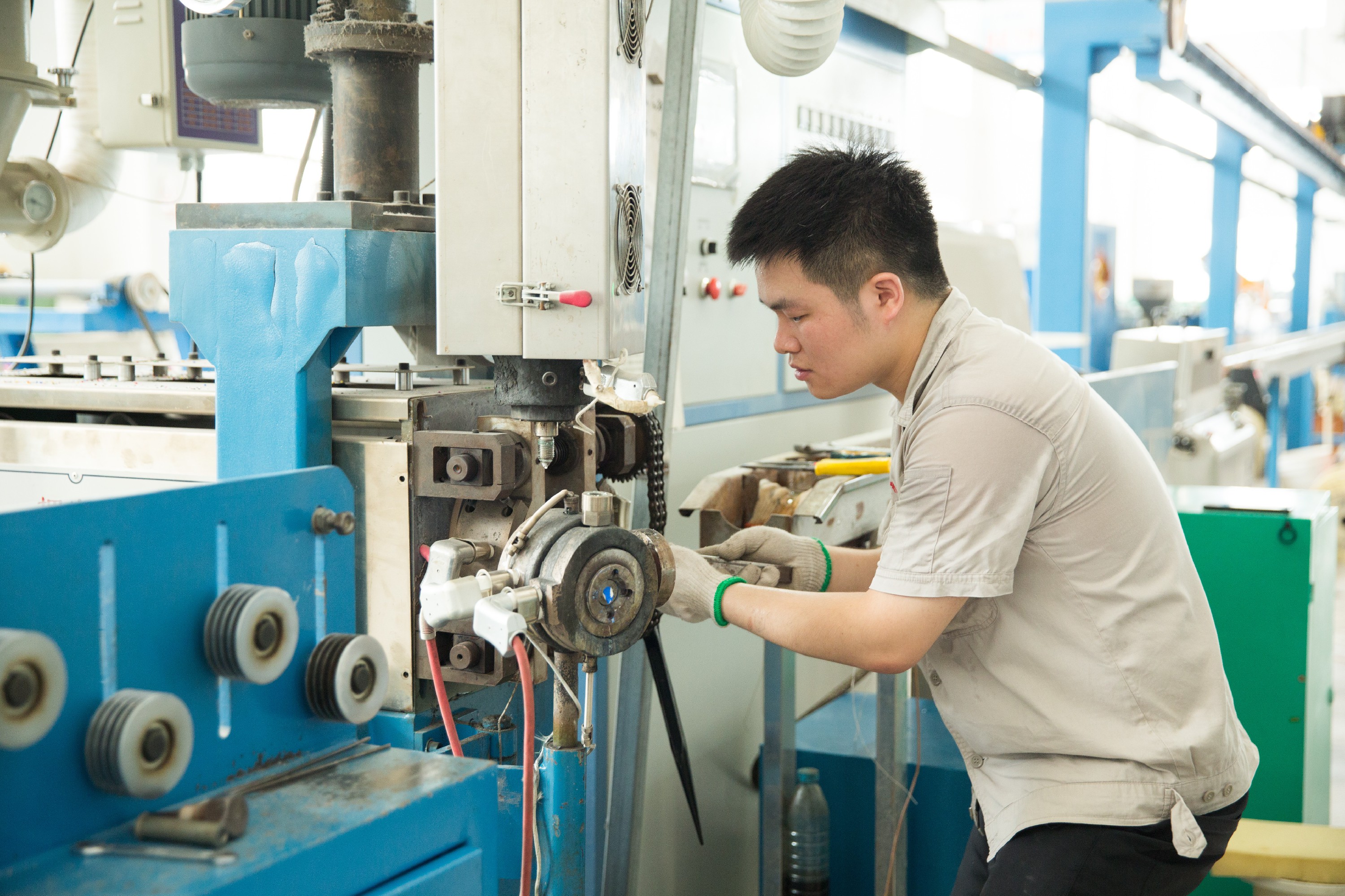 高溫特氟龍線調(diào)試模具現(xiàn)場2M8A0808.jpg